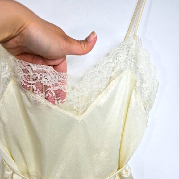 Vintage JCPenny Light Yellow Lace Ruffle Teddy Satin Sleep Romper Lingerie USA - Picture 3 of 9